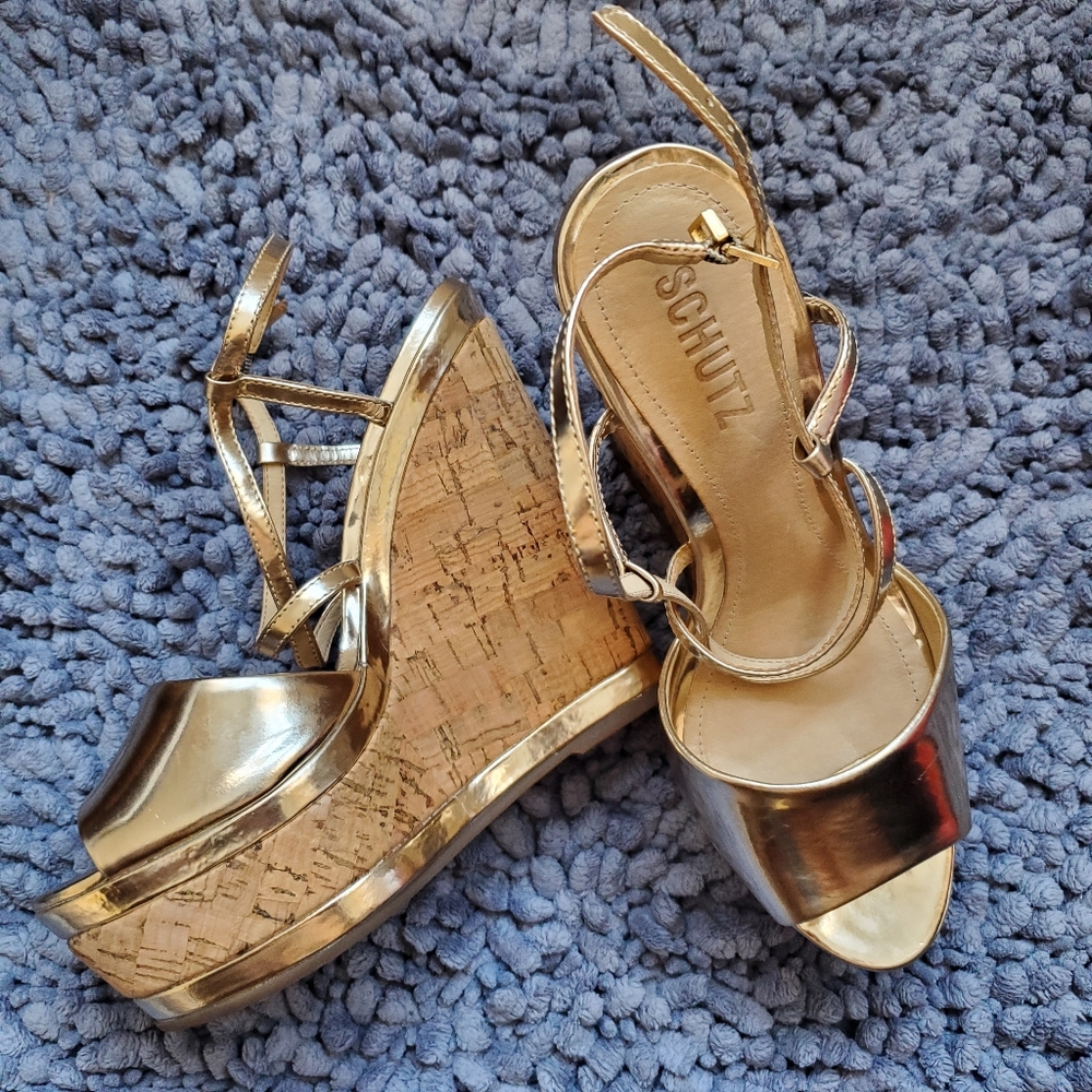 NWT Schutz Sandalia gold wedge